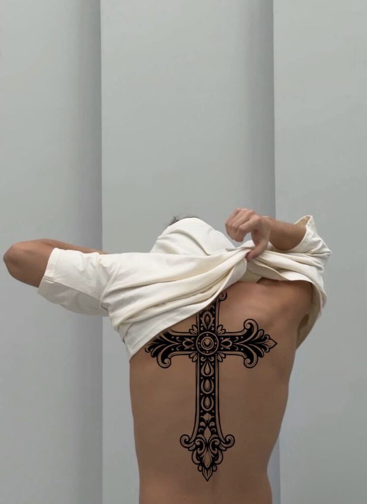 Flash tattoo « Chrétien » dessiné par 6rius Tattoo près de Mulhouse, vue 3.