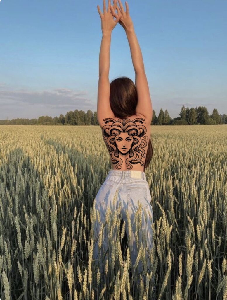 Flash tattoo « Mythes & forêt » dessiné par 6rius Tattoo près de Mulhouse, vue 2.