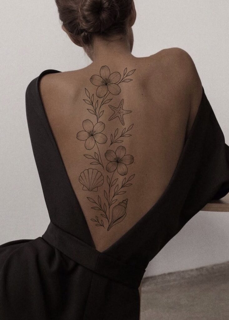 Flash tattoo « Fleurs marines » dessiné par 6rius Tattoo près de Mulhouse, vue 2.