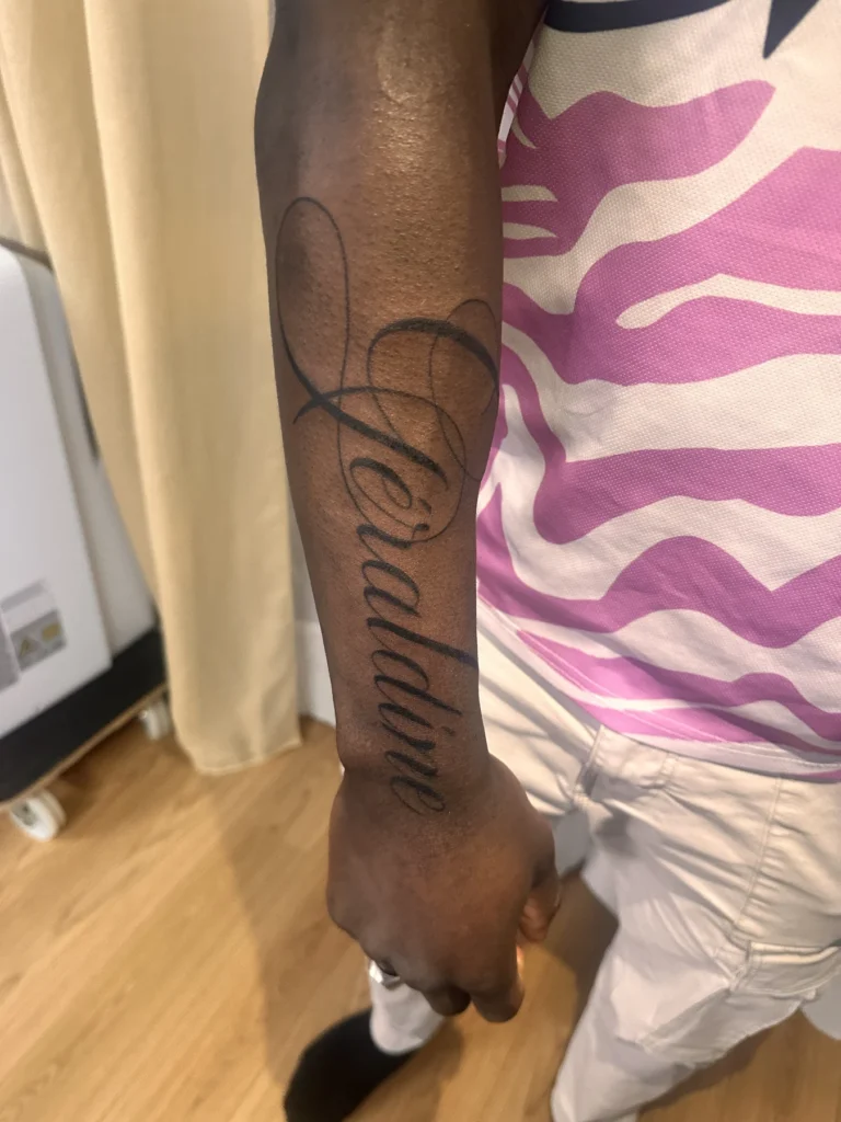Tatouage « Chiffres romains » réalisé par 6rius Tattoo près de Mulhouse.